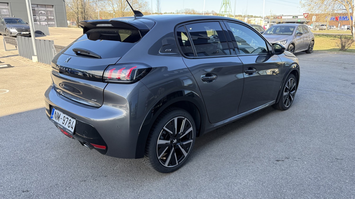 Car image 3