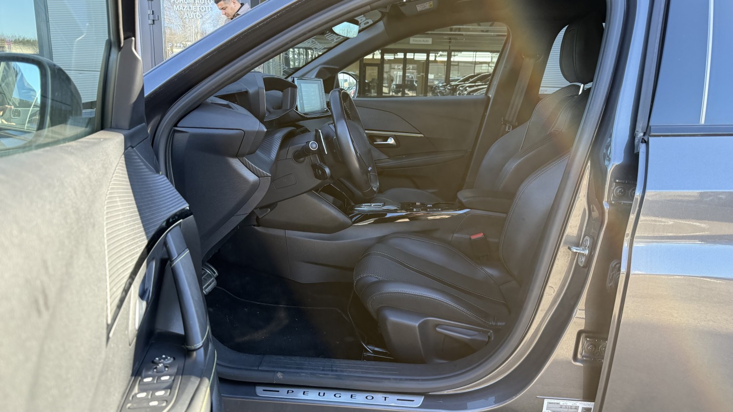 Car image 8
