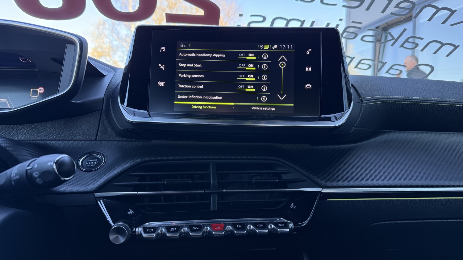 Car image 18