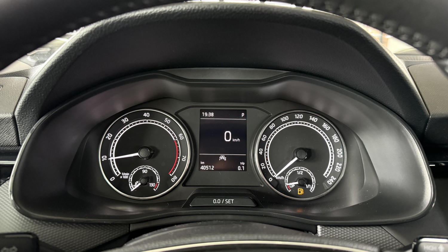 Car image 17