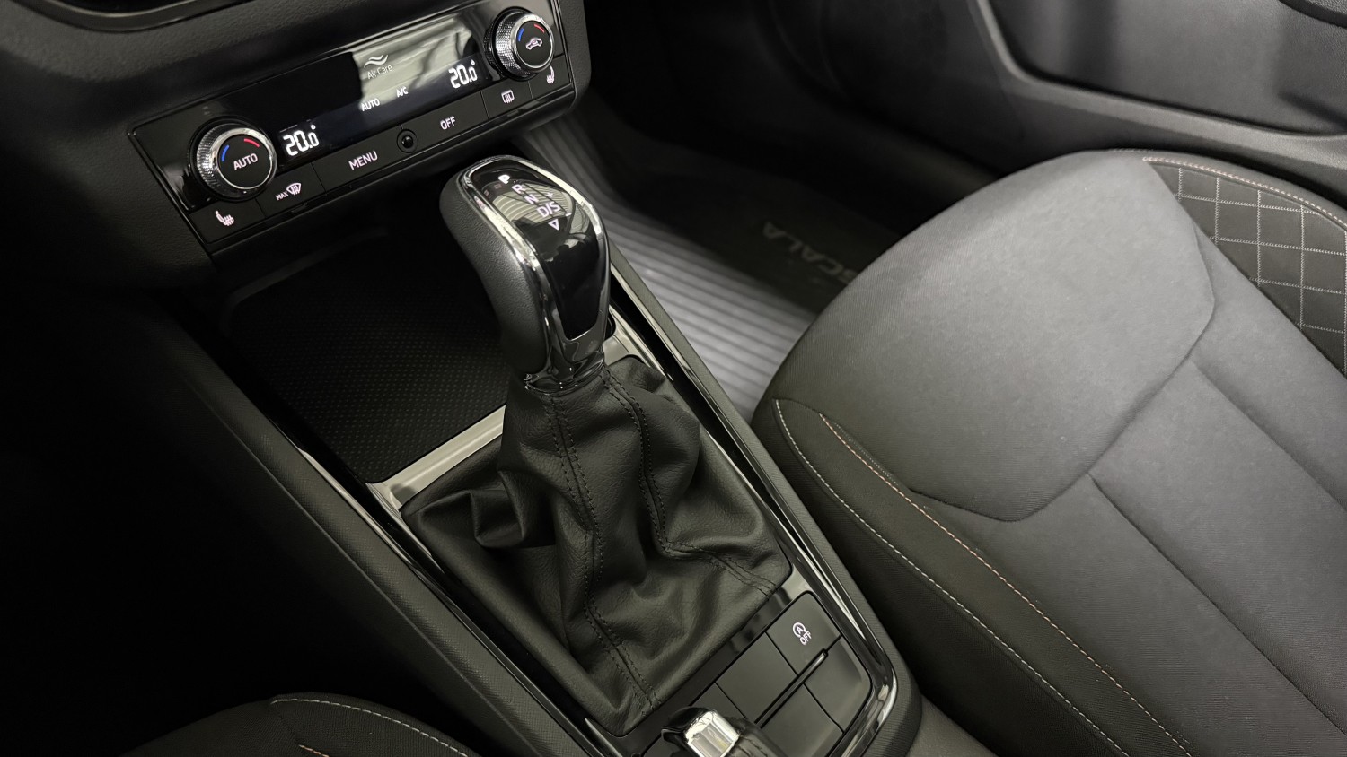 Car image 20
