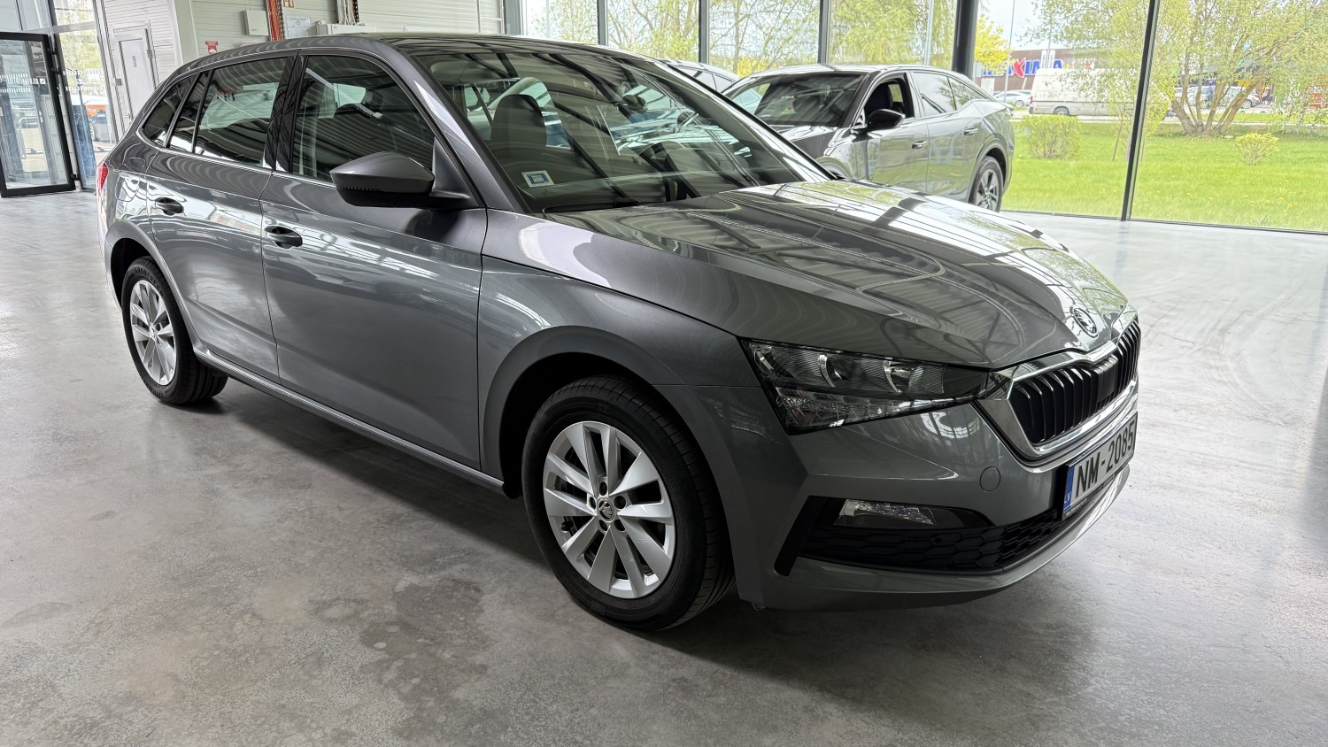 Car image 5