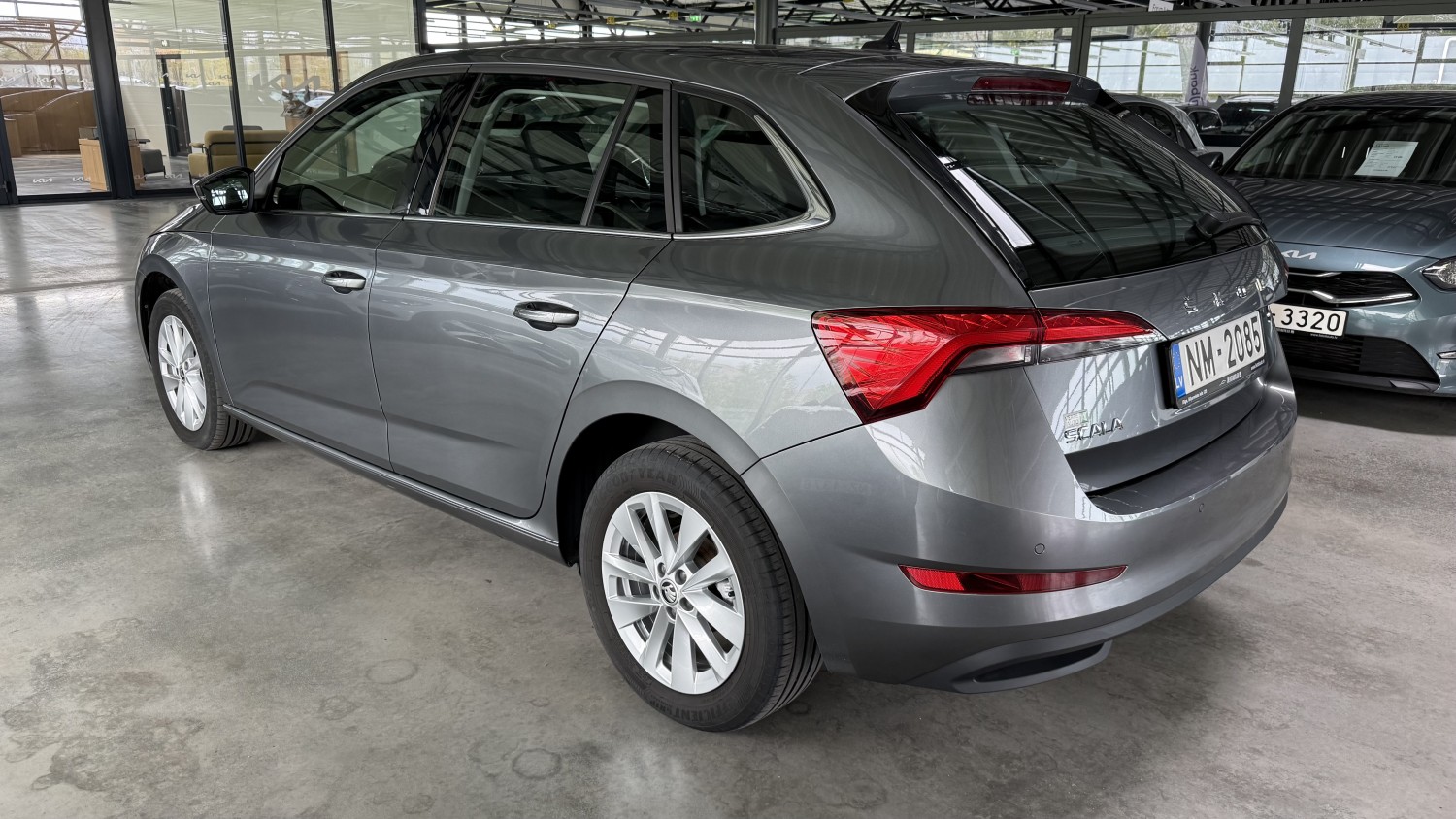 Car image 2