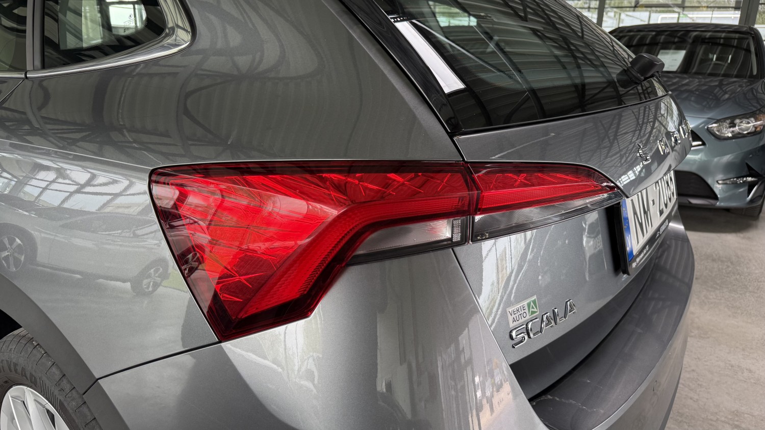Car image 8