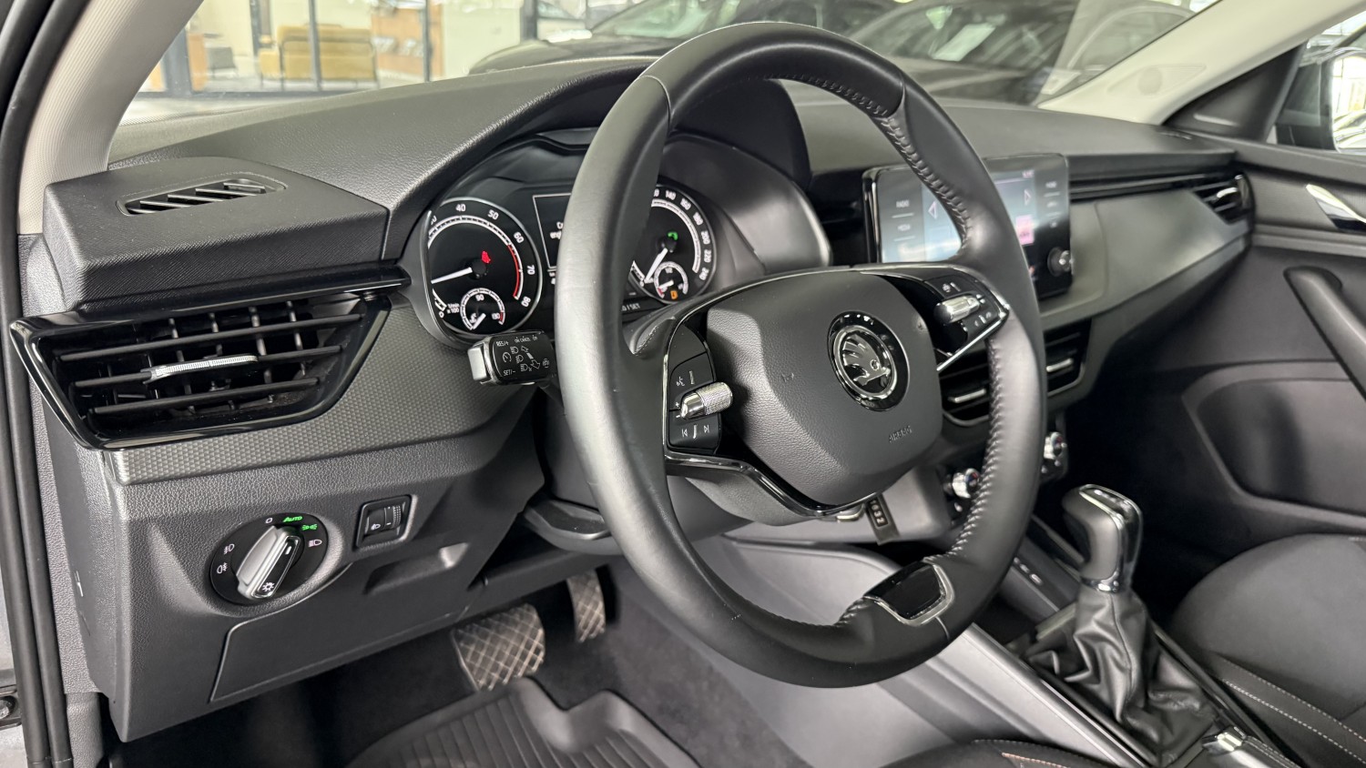 Car image 16