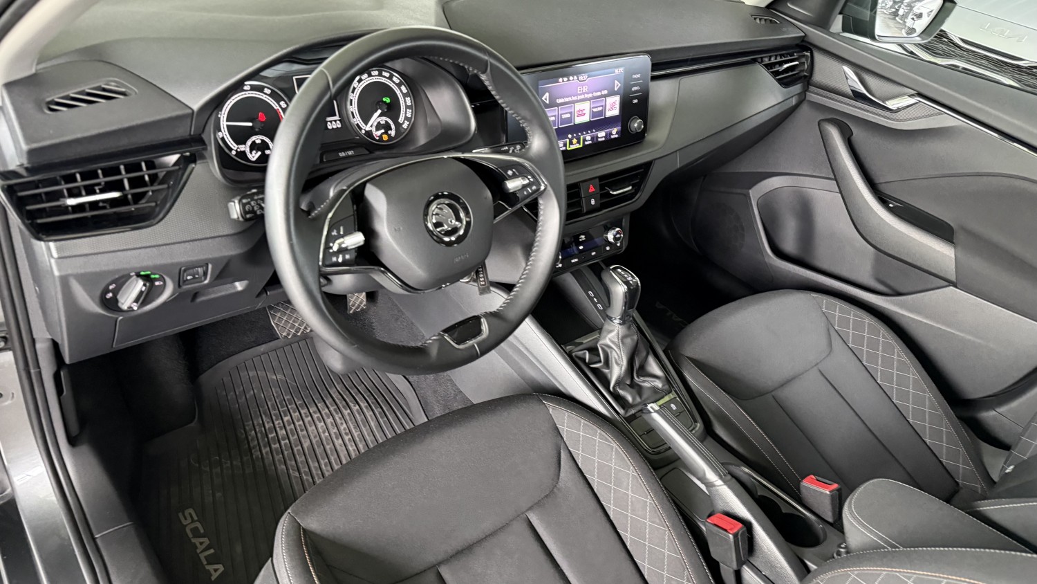 Car image 10