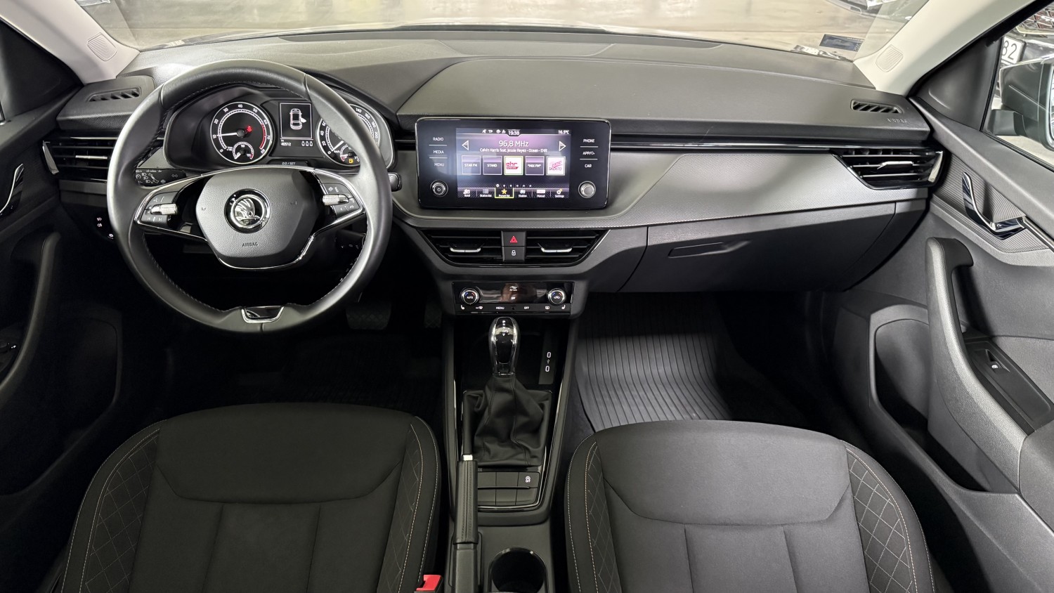 Car image 15