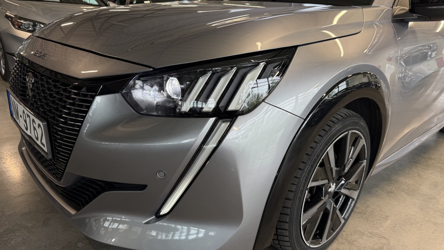 Car image 7