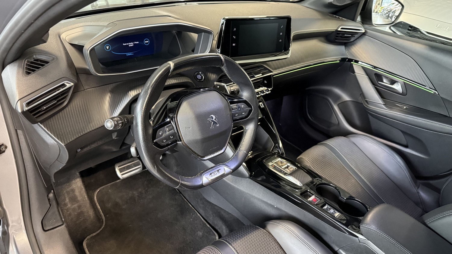 Car image 10
