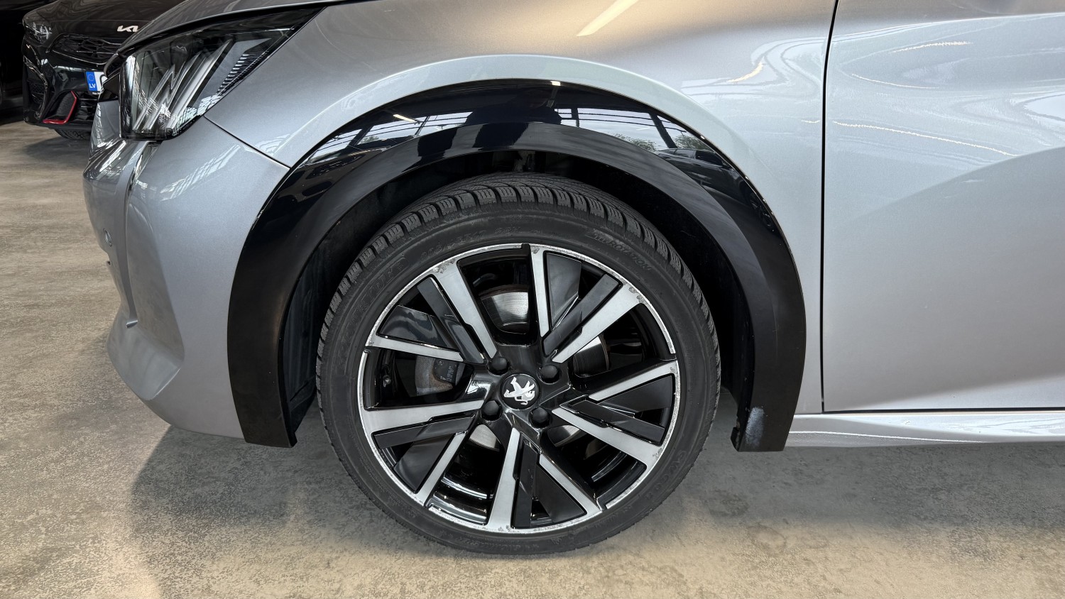 Car image 6