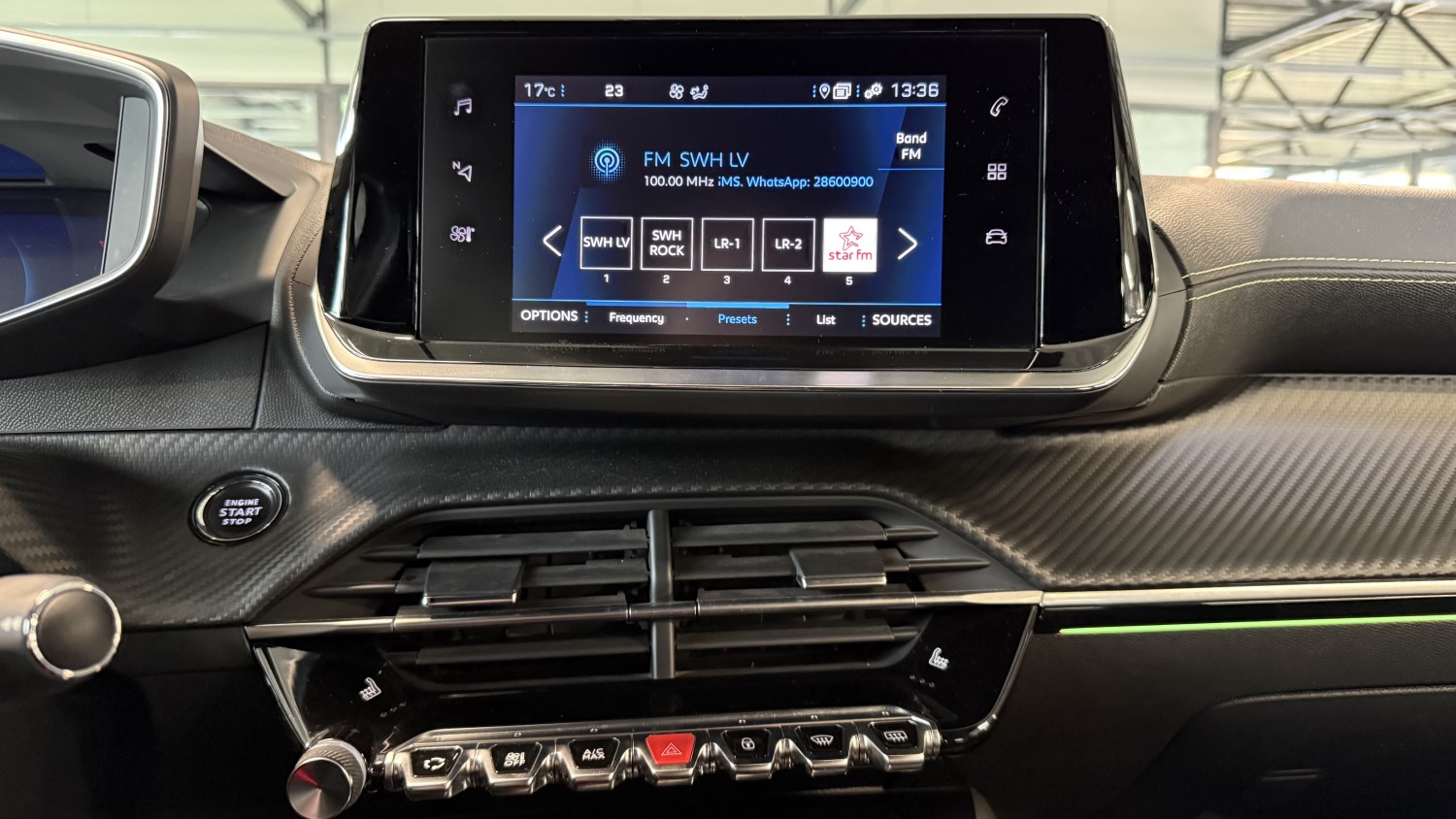 Car image 19