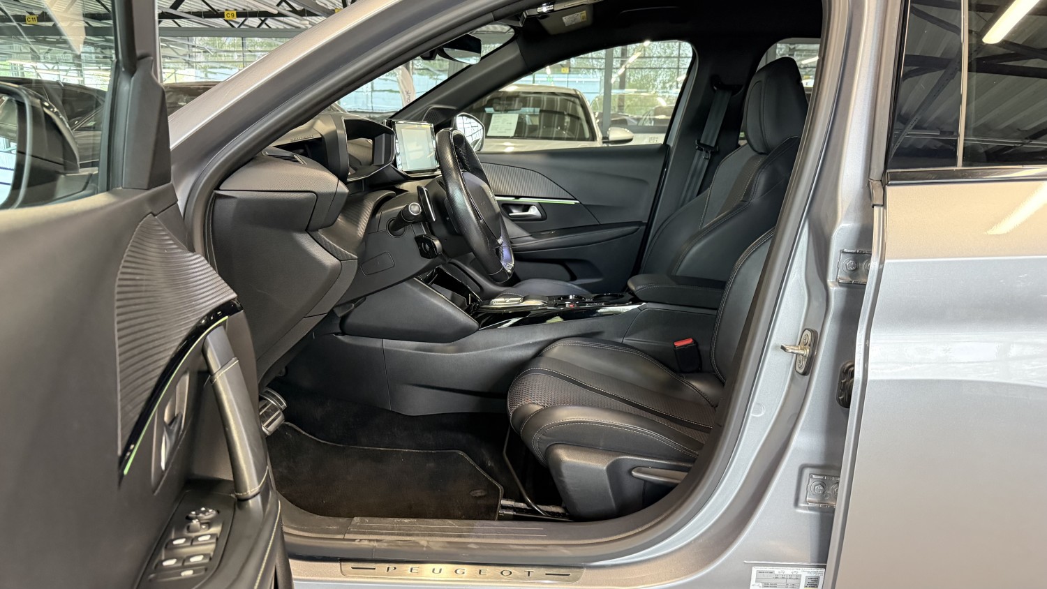 Car image 9