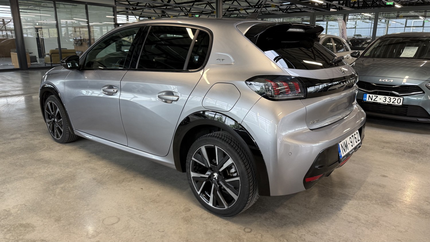 Car image 2