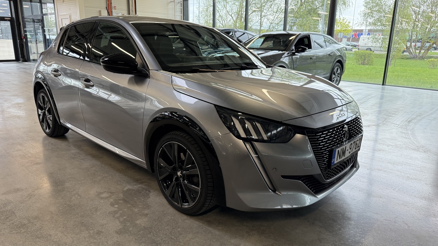 Car image 5