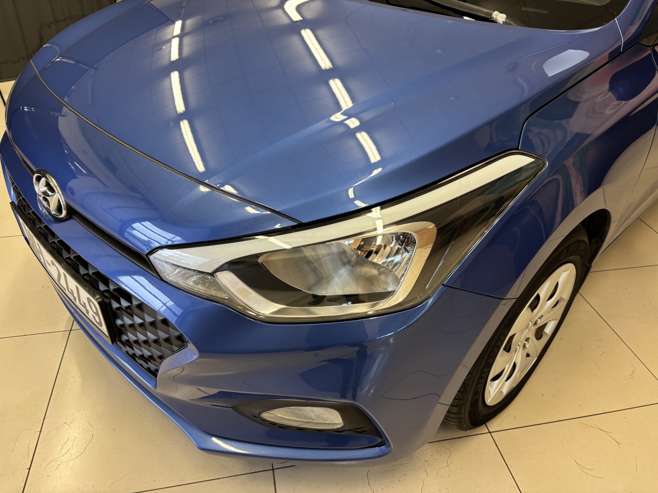 Car image 5