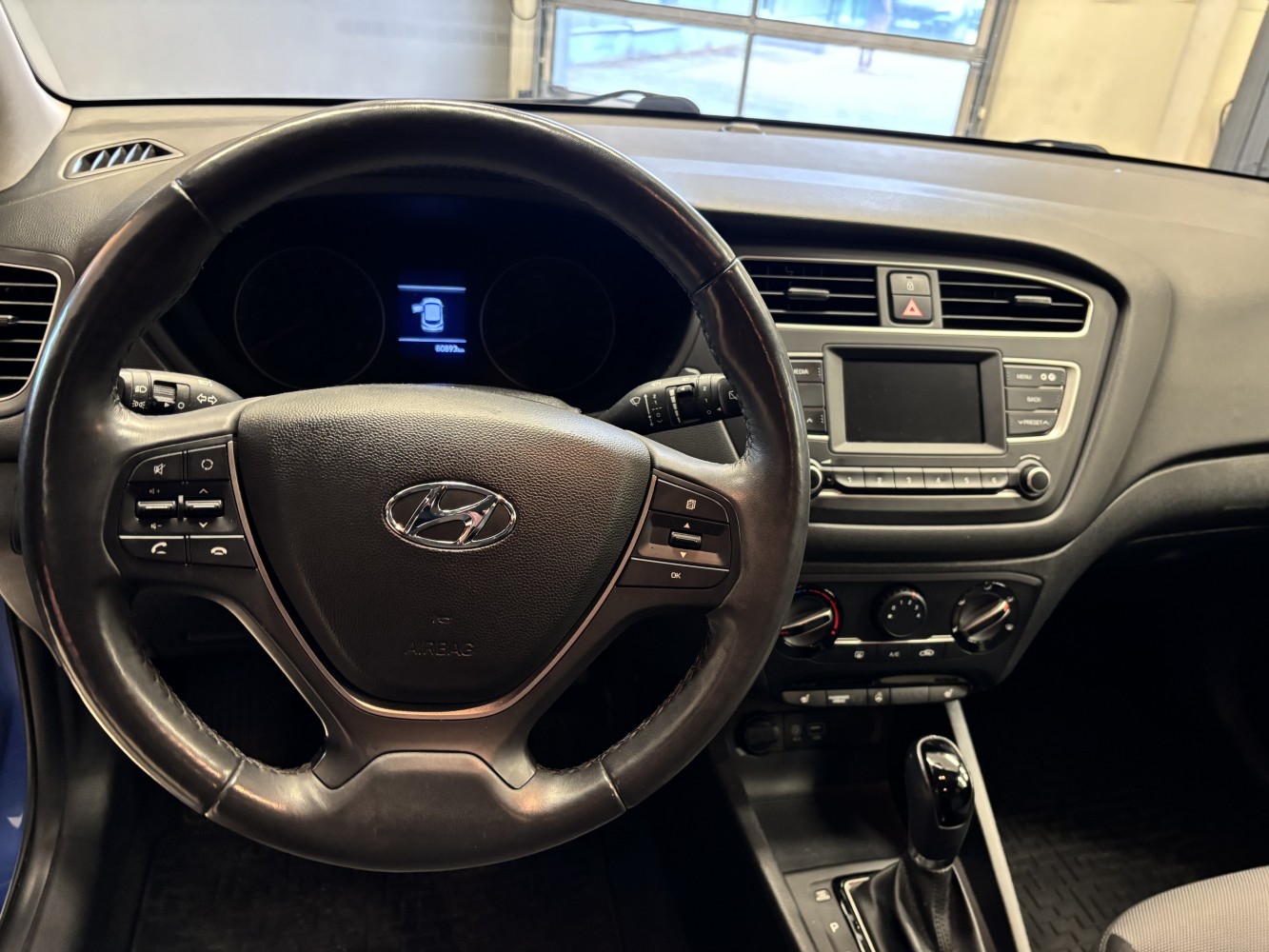 Car image 13