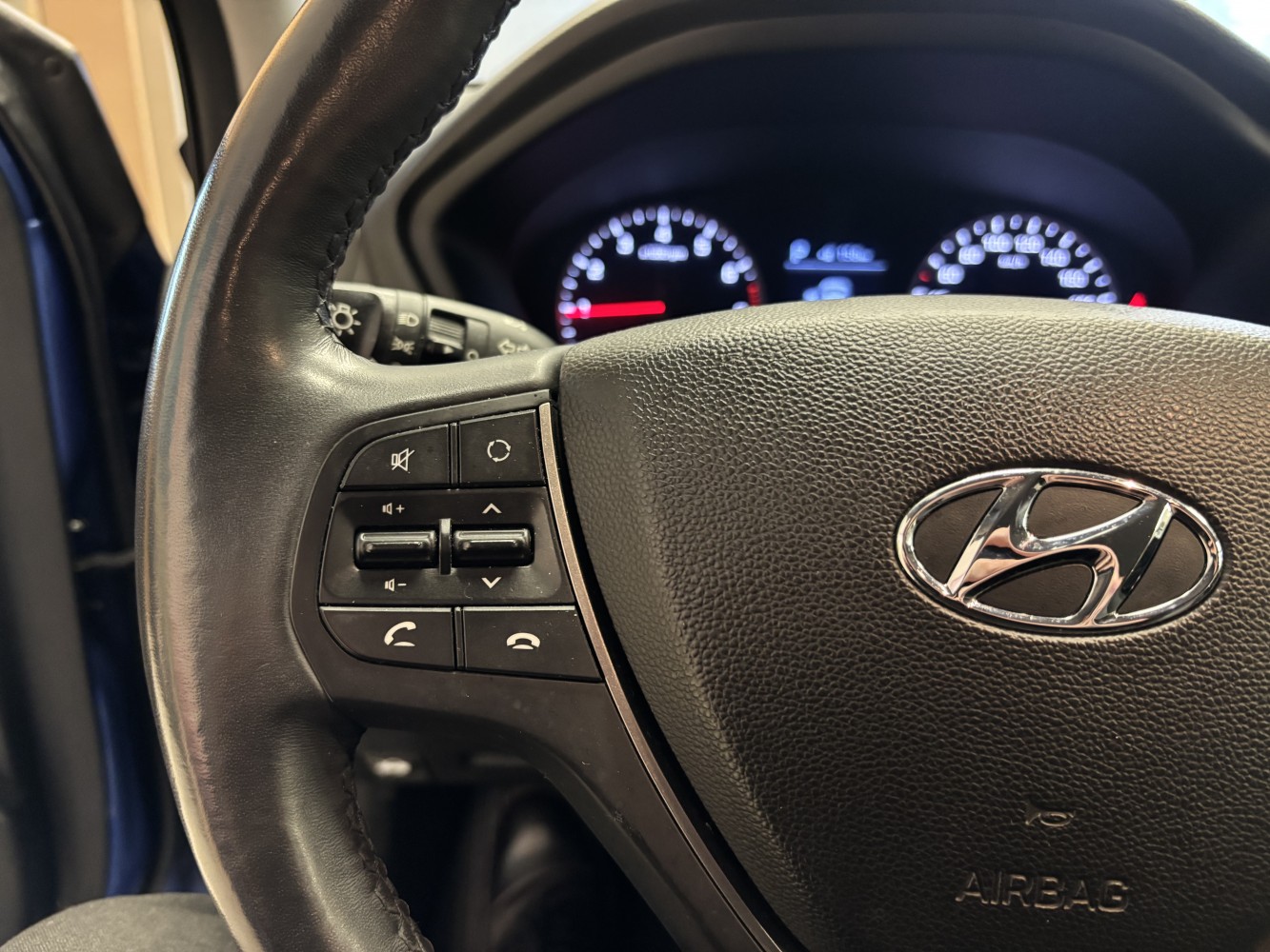Car image 22