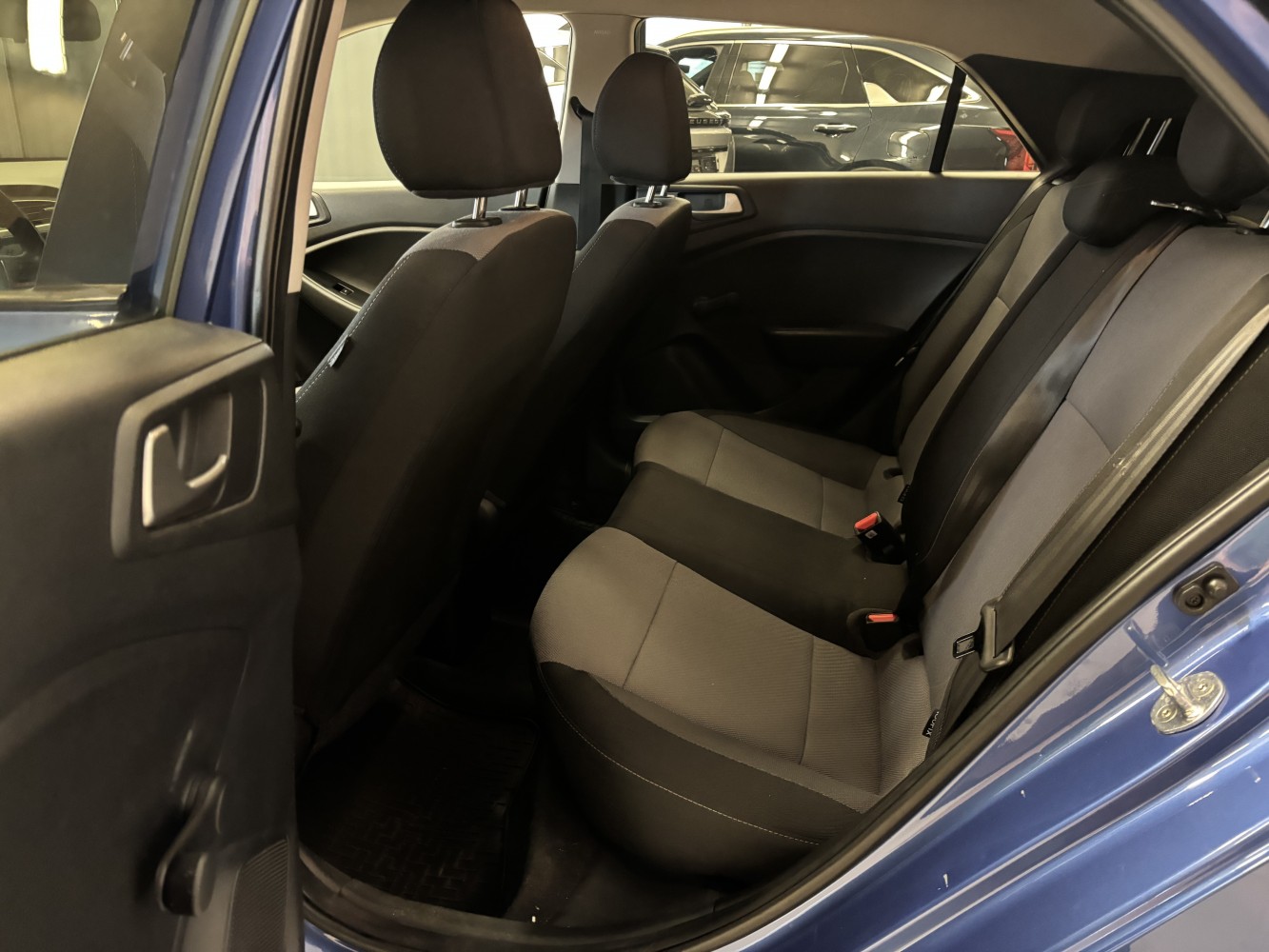 Car image 24