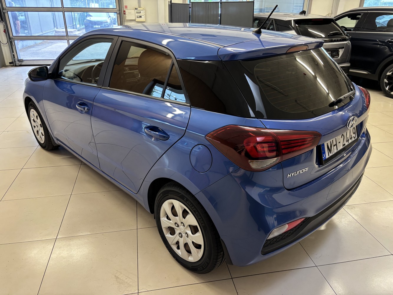 Car image 2