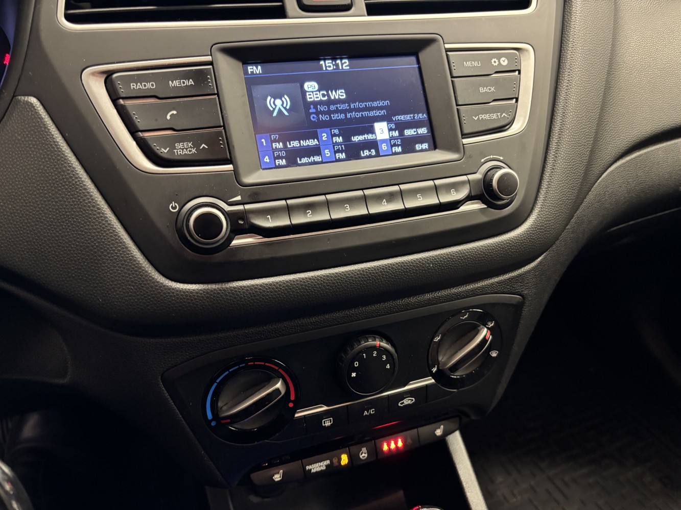Car image 16