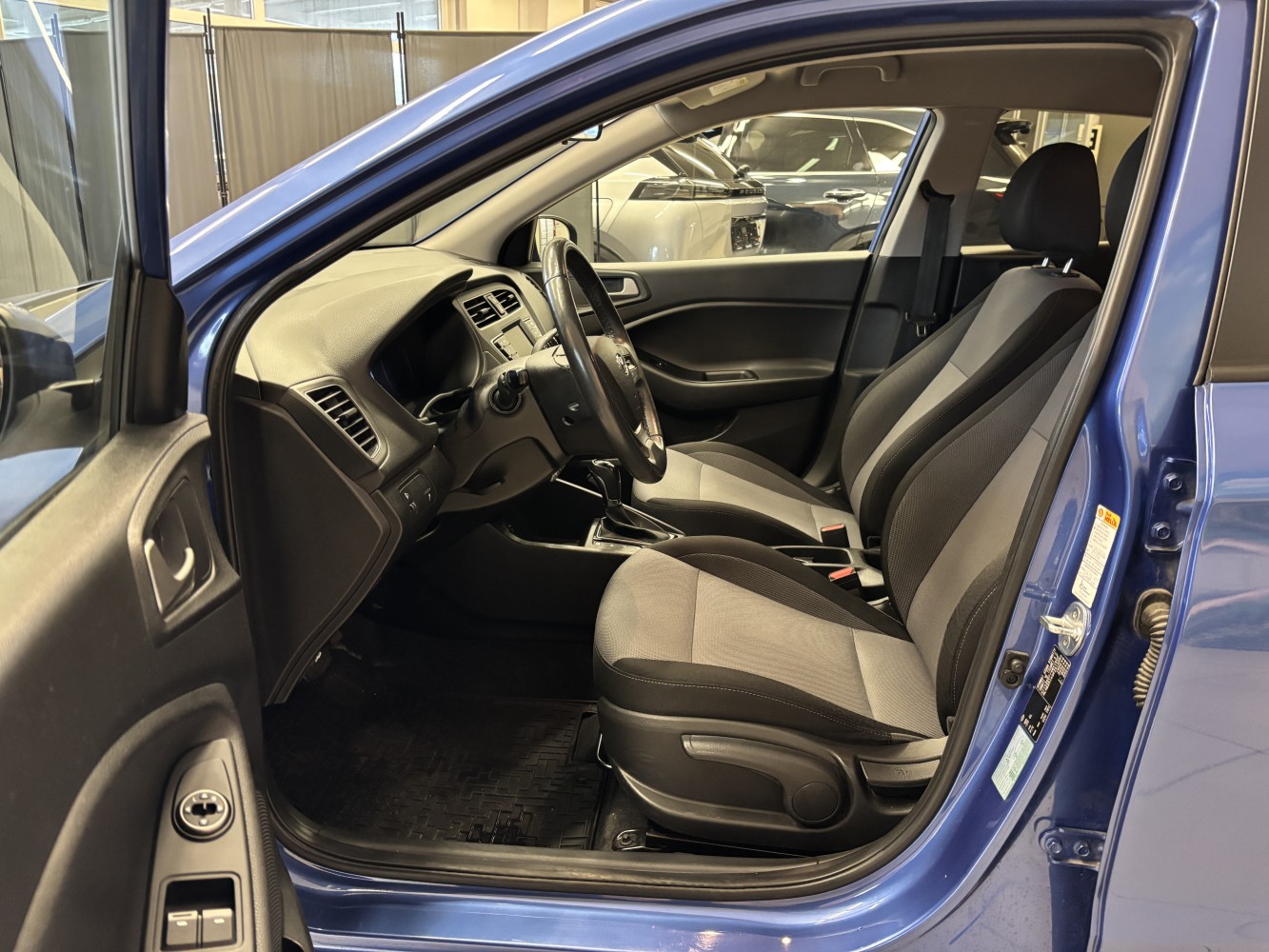 Car image 7