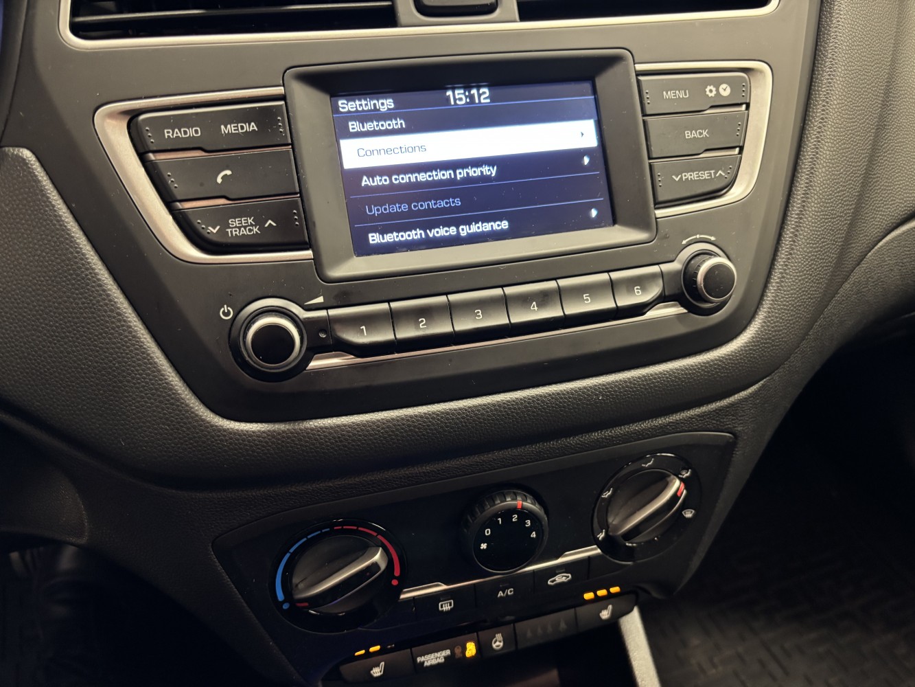 Car image 18