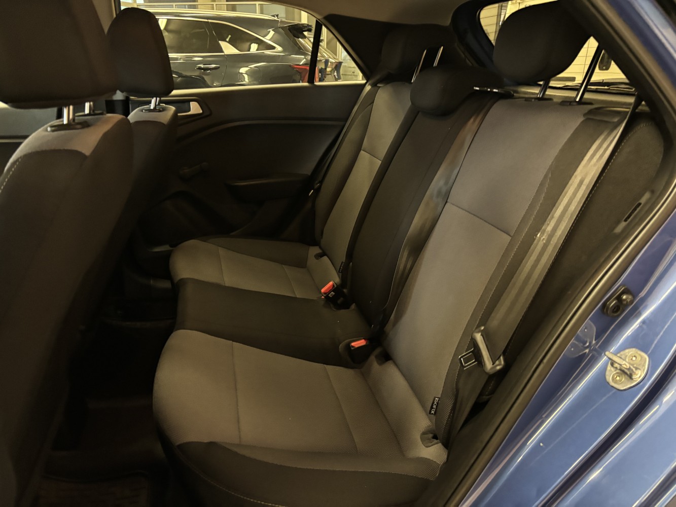 Car image 25