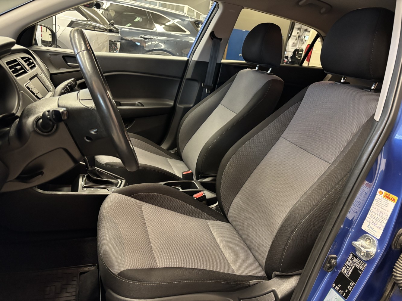 Car image 9