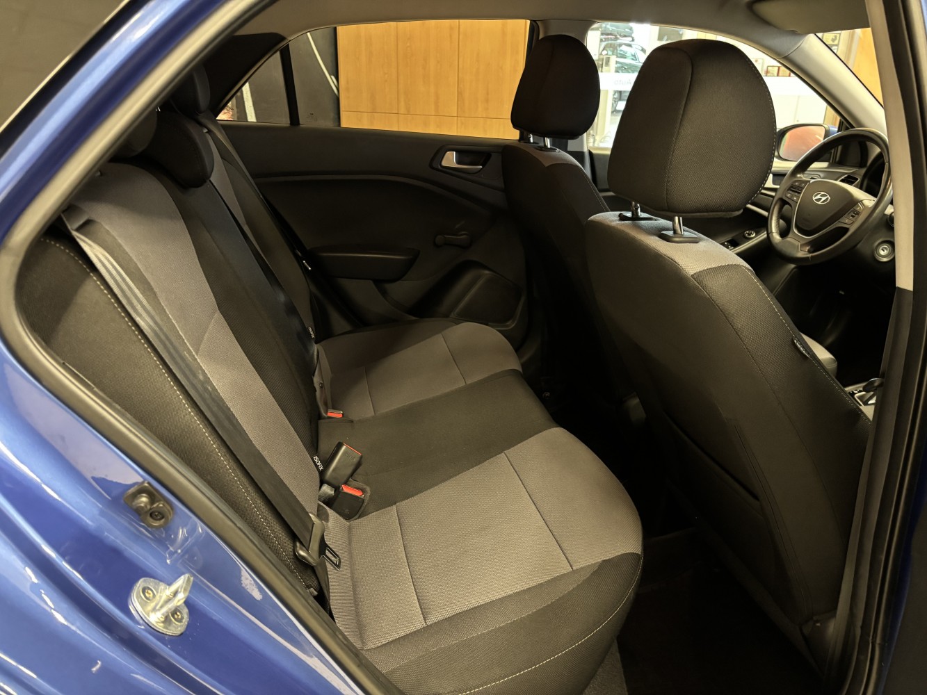Car image 26