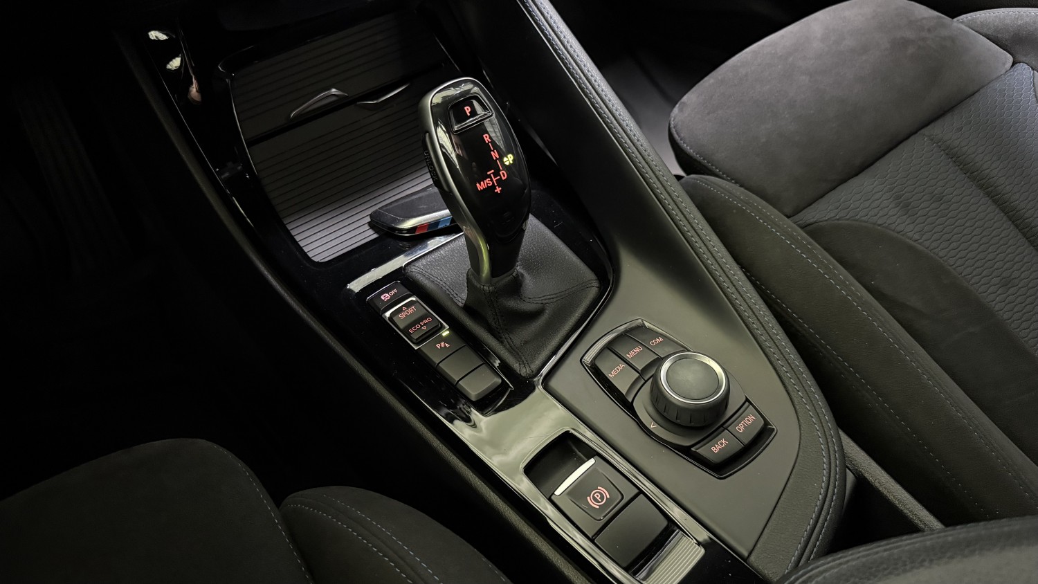 Car image 23