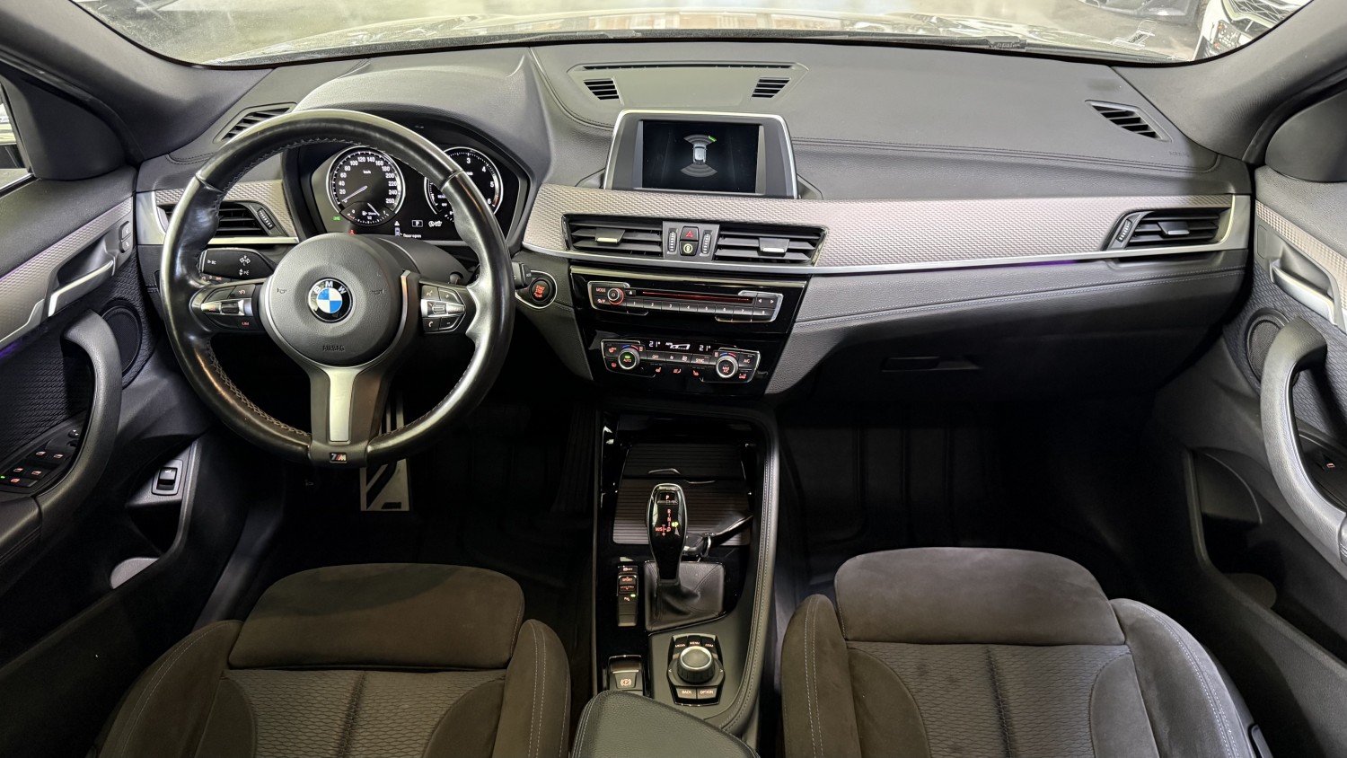 Car image 17
