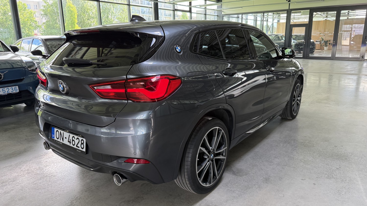 Car image 4