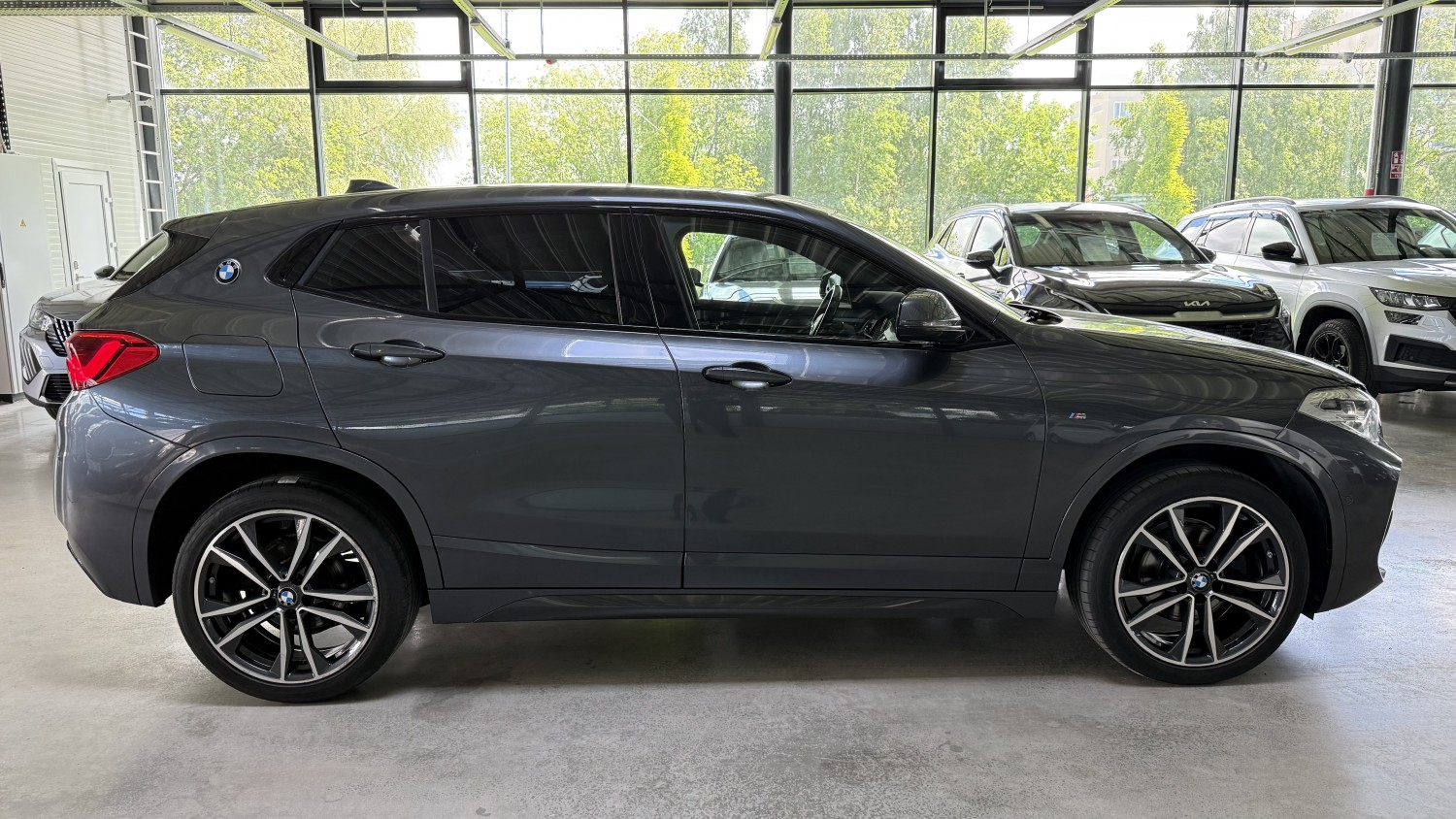 Car image 5