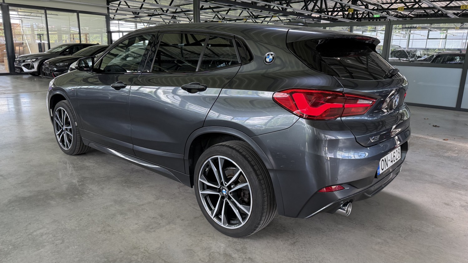 Car image 3