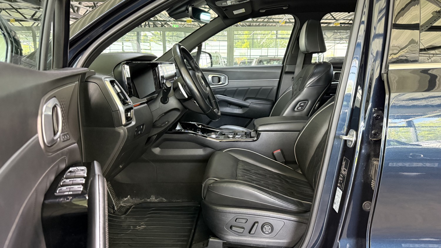 Car image 9