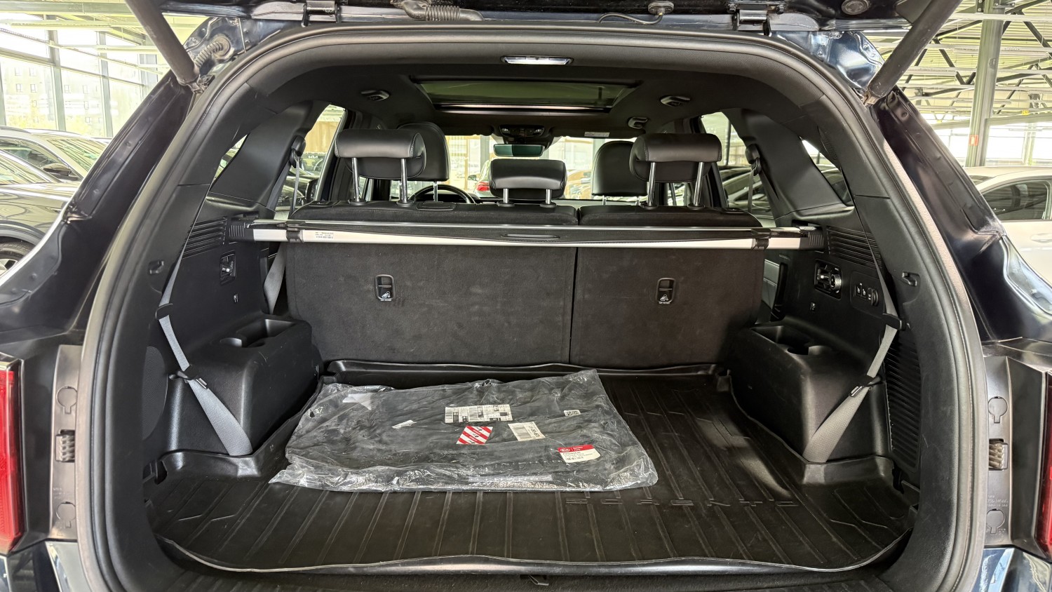 Car image 13