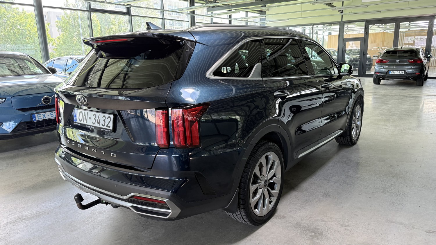 Car image 3
