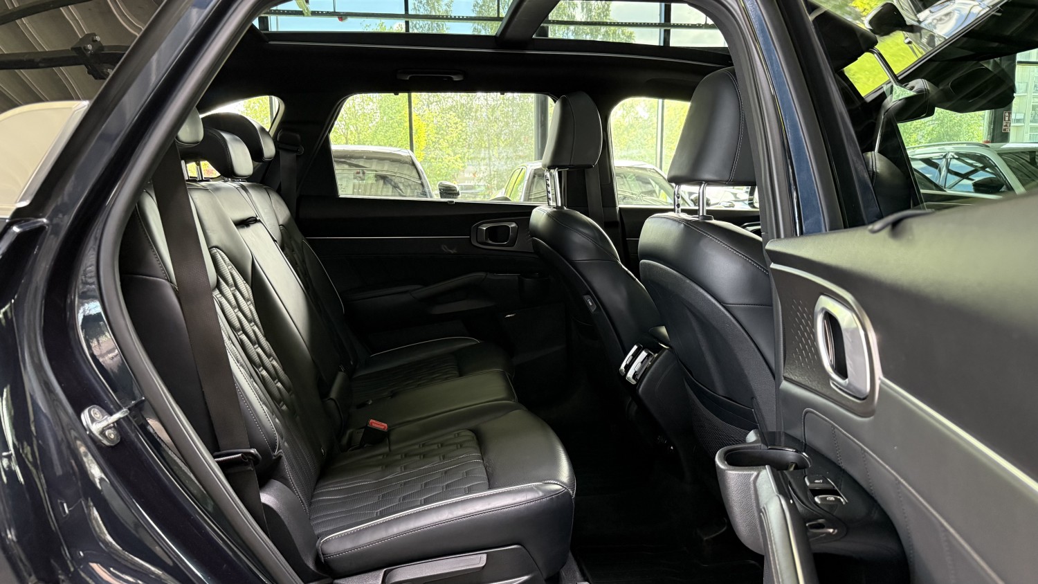 Car image 15