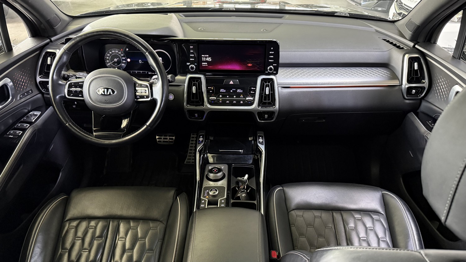 Car image 17