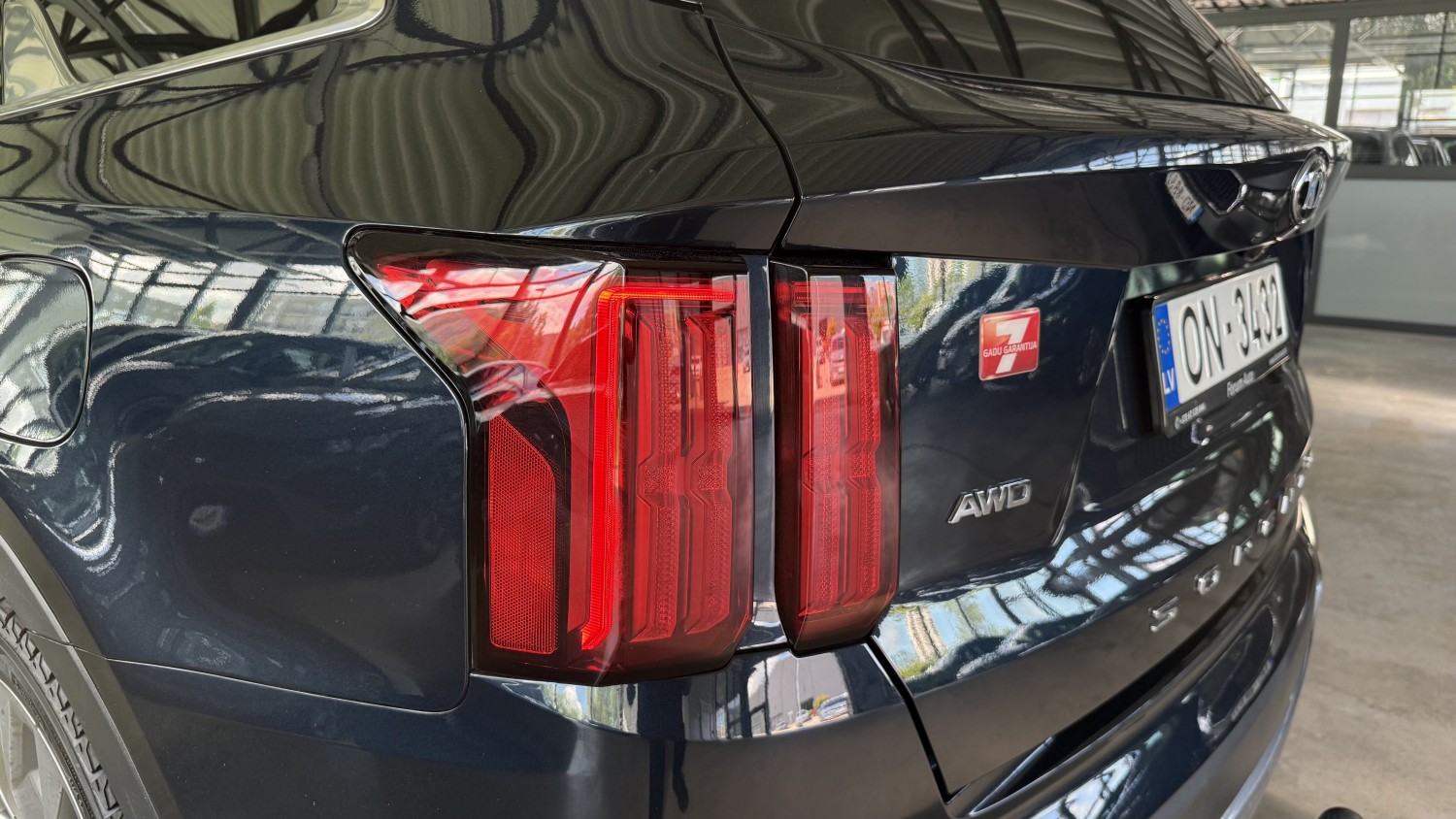 Car image 8