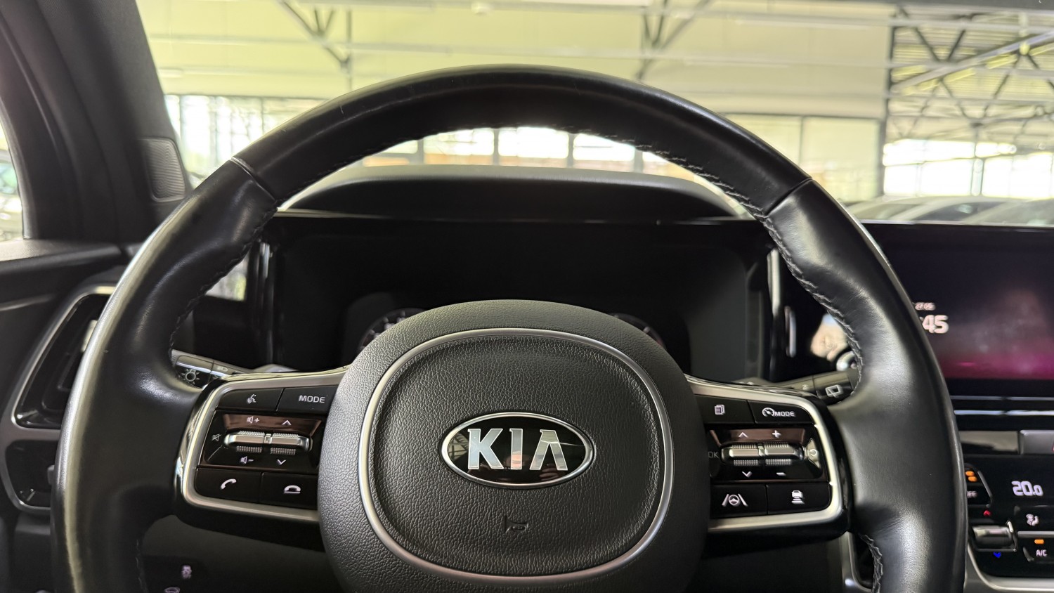 Car image 19