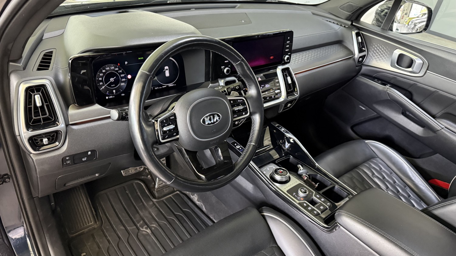 Car image 11