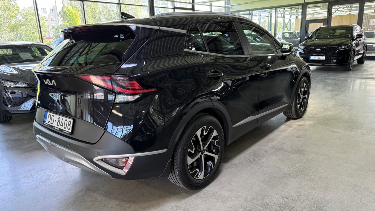 Car image 3