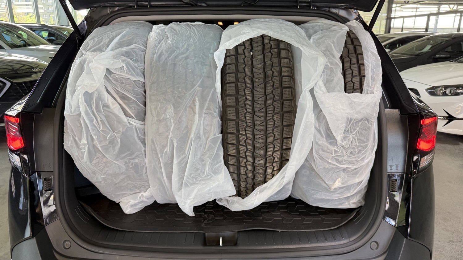 Car image 12