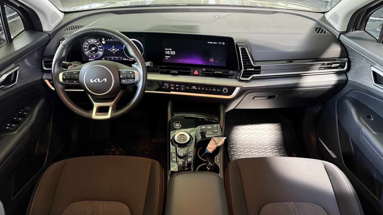 Car image 15