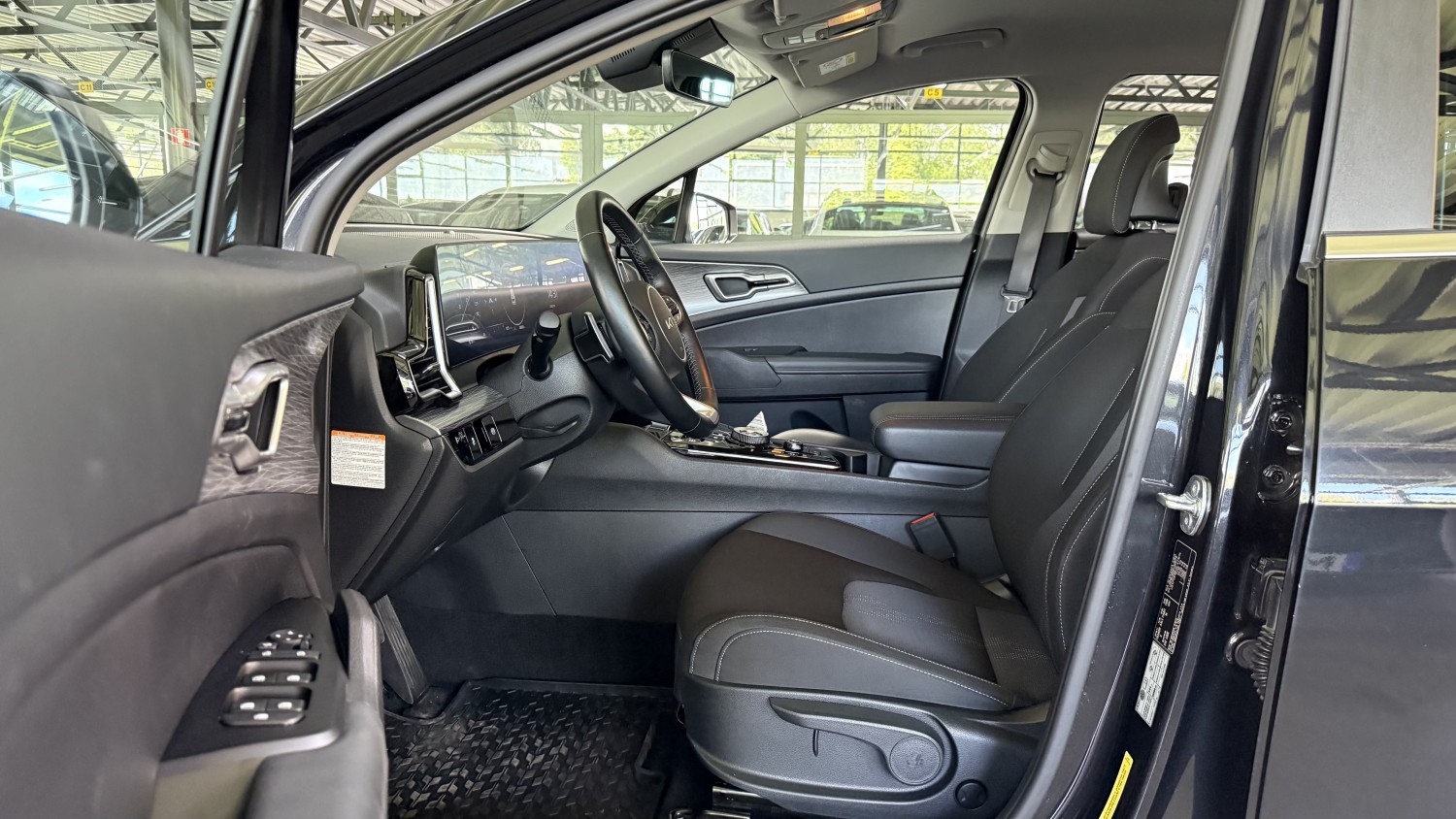 Car image 9