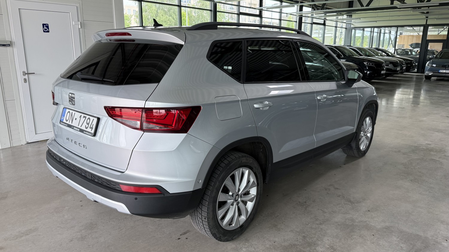 Car image 3