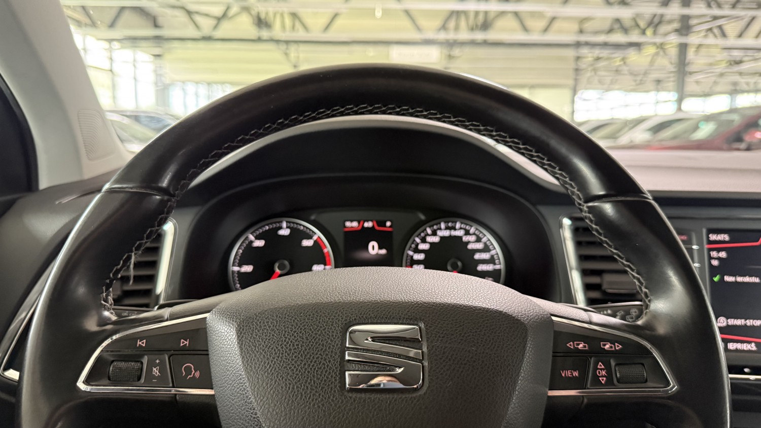 Car image 18