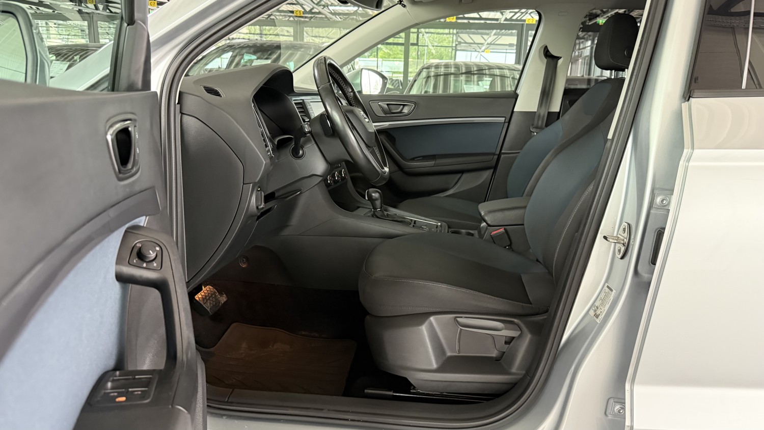Car image 9