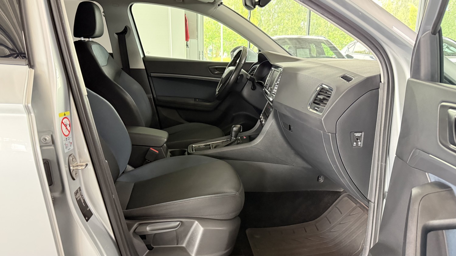 Car image 15